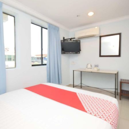 Super Oyo 969 Hotel Pantai View Лабуан Экстерьер фото